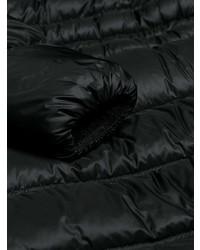 Женский черный пуховик от Moncler