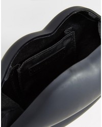 Черный резиновый клатч от Lulu Guinness