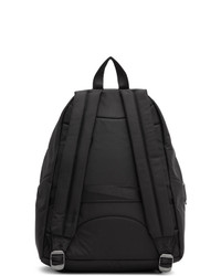 Мужской черный рюкзак из плотной ткани с принтом от Eastpak
