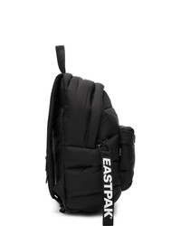 Мужской черный рюкзак из плотной ткани от Eastpak