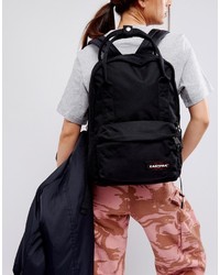 Женский черный рюкзак из плотной ткани от Eastpak