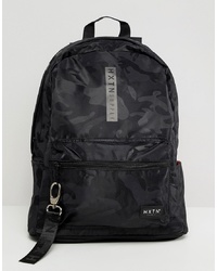 Мужской черный рюкзак с камуфляжным принтом от HXTN