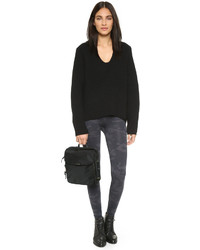 Женский черный рюкзак от Tumi