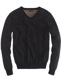 Черный свитер с v-образным вырезом