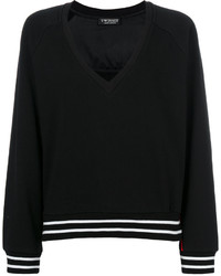 Черный свитер с v-образным вырезом в горизонтальную полоску