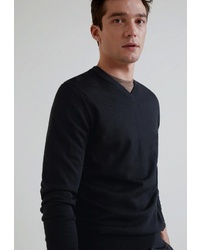 Мужской черный свитер с v-образным вырезом от Mango Man