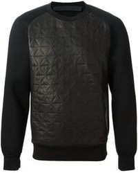 Черный стеганый свитер с круглым вырезом