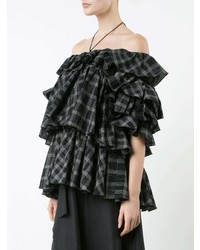 Черный топ с открытыми плечами с рюшами от Tome