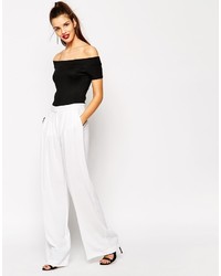 Черный топ с открытыми плечами от Daisy Street