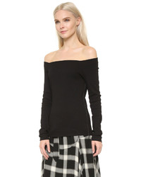 Черный топ с открытыми плечами от Three Dots