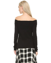 Черный топ с открытыми плечами от Three Dots