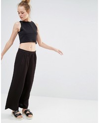 Черный укороченный топ от Monki