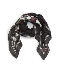 Черный шарф с цветочным принтом