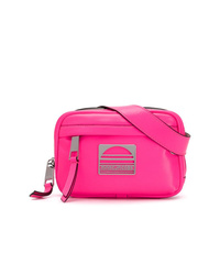 Ярко-розовая кожаная поясная сумка от Marc Jacobs