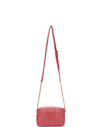 Ярко-розовая кожаная стеганая сумка через плечо от Prada