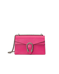 Ярко-розовая кожаная сумка через плечо от Gucci