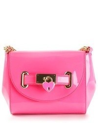 Ярко-розовая кожаная сумка через плечо от Moschino Cheap & Chic