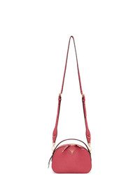 Ярко-розовая кожаная сумка через плечо от Prada