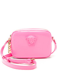 Ярко-розовая кожаная сумка через плечо от Versace