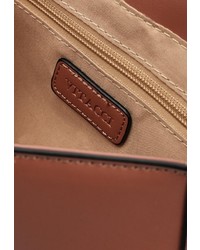 Ярко-розовая кожаная сумка через плечо от Vitacci