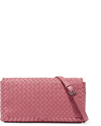 Женская ярко-розовая кожаная сумка от Bottega Veneta