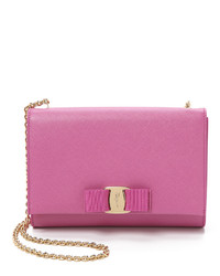 Женская ярко-розовая кожаная сумка от Salvatore Ferragamo