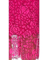 Ярко-розовая кружевная юбка-карандаш от Lela Rose