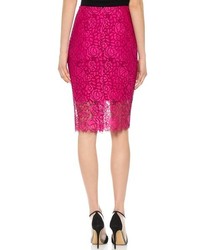 Ярко-розовая кружевная юбка-карандаш от Lela Rose