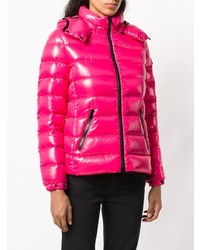 Женская ярко-розовая куртка-пуховик от Moncler