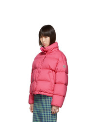 Женская ярко-розовая куртка-пуховик от Moncler