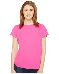 Ярко-розовая легкая блузка