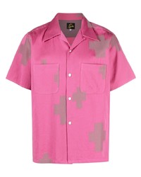 Мужская ярко-розовая рубашка с коротким рукавом с принтом от Needles