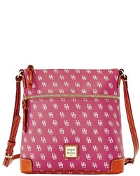 Ярко-розовая сумка с принтом