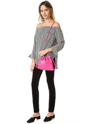 Женская ярко-розовая сумка от Clare Vivier