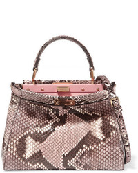 Женская ярко-розовая сумка от Fendi