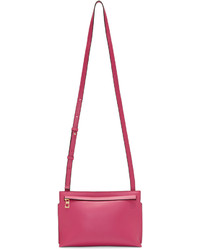 Женская ярко-розовая сумка от Loewe