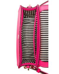 Женская ярко-розовая сумка от Kate Spade