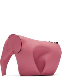 Женская ярко-розовая сумка от Loewe