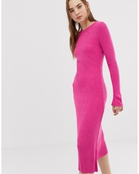Ярко-розовое вязаное платье-свитер
