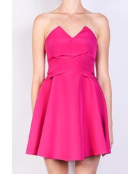 Ярко-розовое коктейльное платье