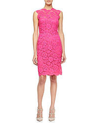 Ярко-розовое кружевное облегающее платье