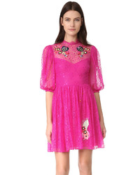 Ярко-розовое кружевное платье с вышивкой от Temperley London