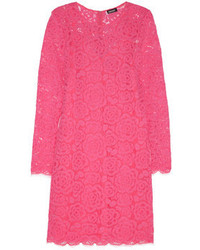 Ярко-розовое кружевное повседневное платье от DKNY