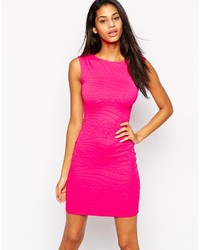 Ярко-розовое облегающее платье от Lipsy
