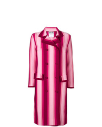 Ярко-розовое пальто в вертикальную полоску