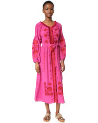 Ярко-розовое платье-макси с вышивкой