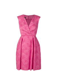 Ярко-розовое платье с запахом от Talbot Runhof