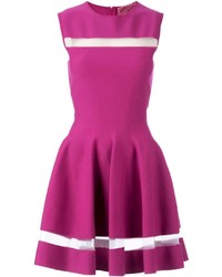 Ярко-розовое платье с плиссированной юбкой в горизонтальную полоску