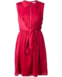 Ярко-розовое платье с плиссированной юбкой от Carven