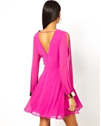 Ярко-розовое платье с плиссированной юбкой от Asos